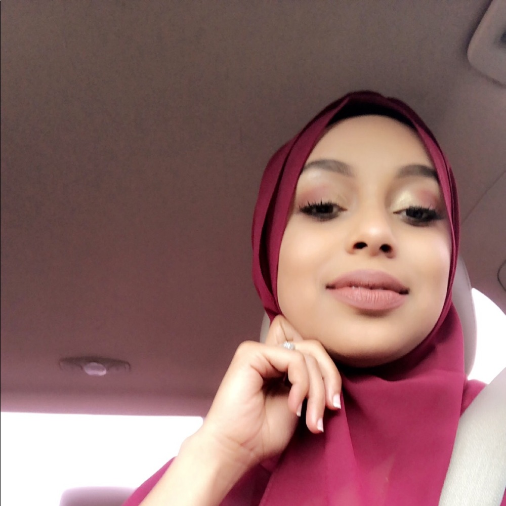 Meet your Posher, Alma